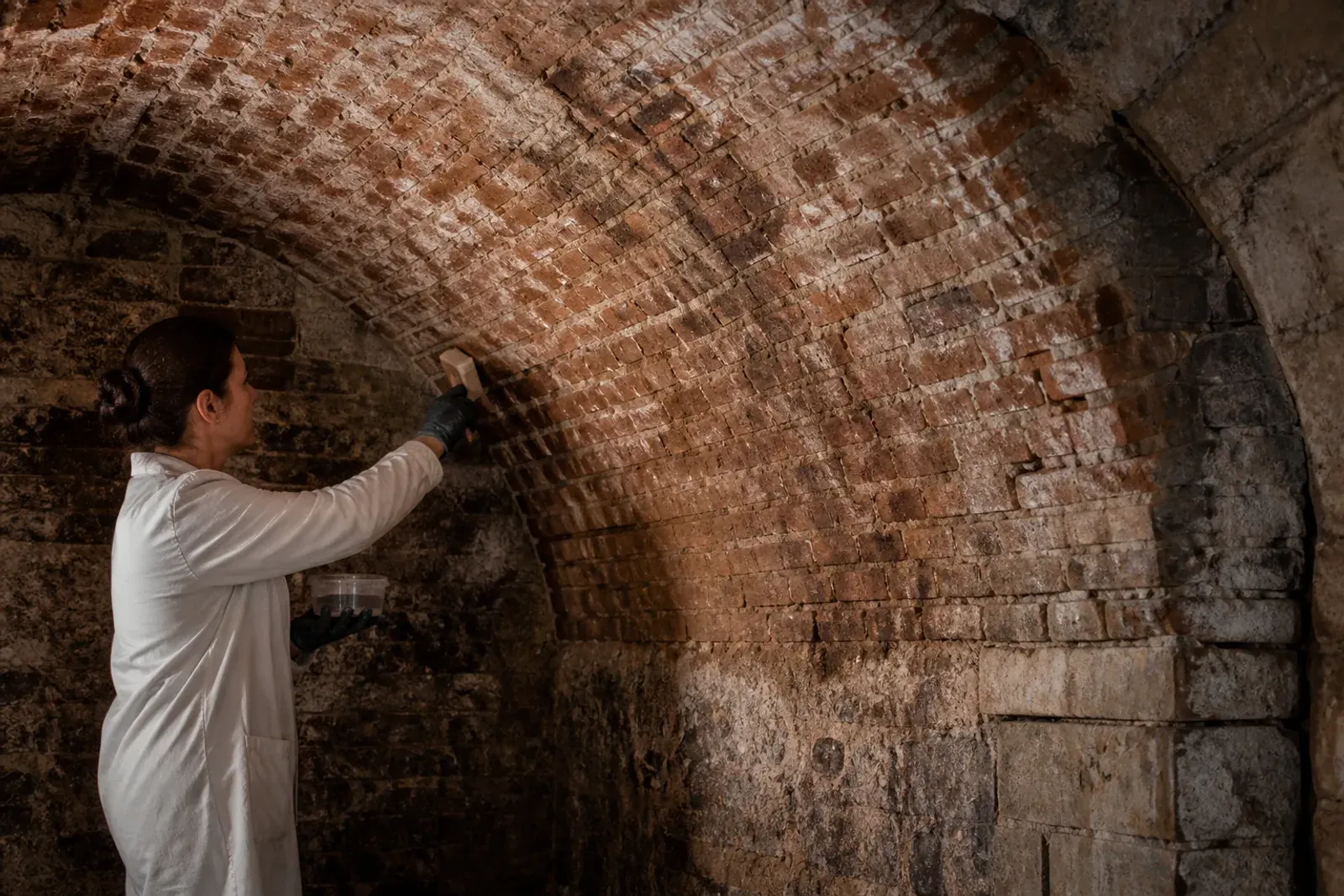 Restauro del cotto: volta in mattoni di una cantina