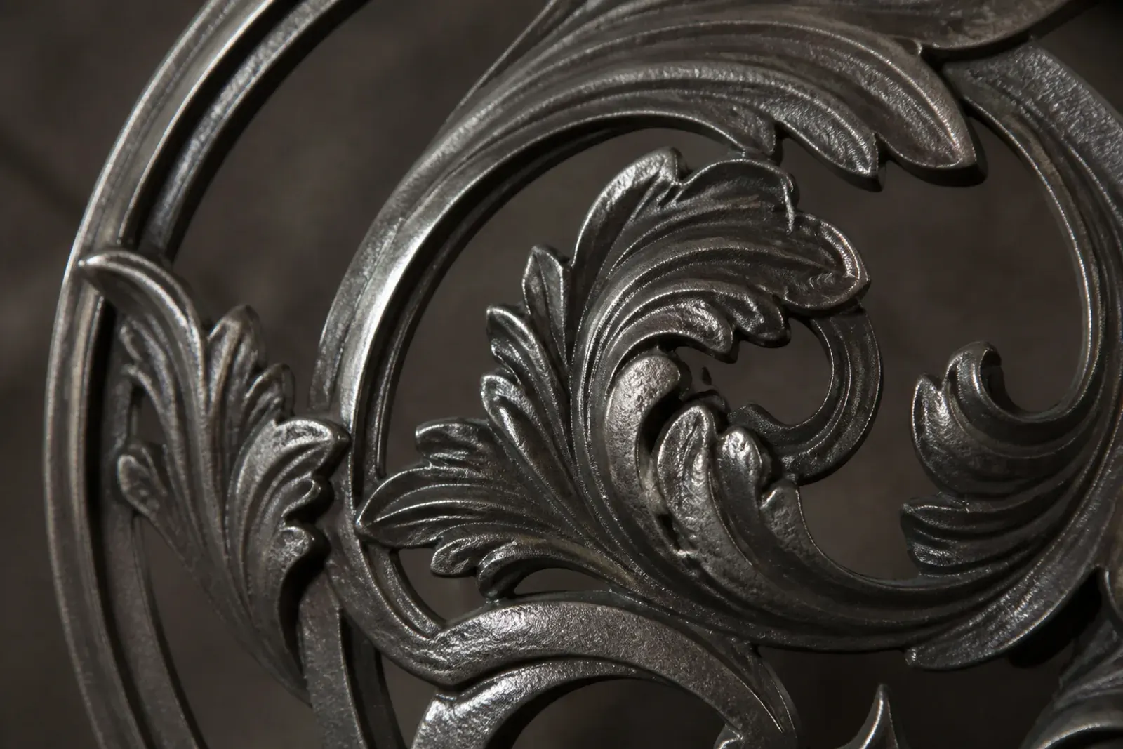 Restauro dei metalli: decorazione in ghisa restaurata