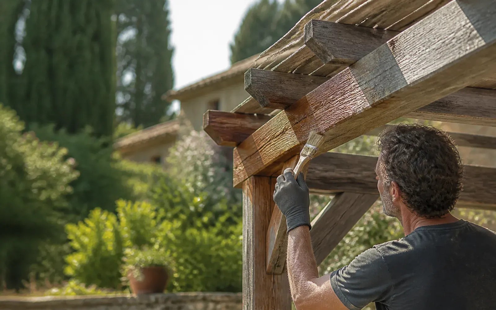 Restauro di una pergola in legno da esterno