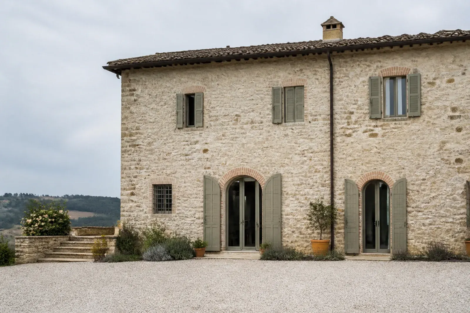 Pulizia conservativa di una superficie in pietra